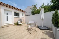 Pretty studio with terrace between sea and forest