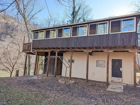 The River Side Lodge- With private boat dock on the KY river!