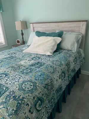 Upstairs 3 Br, 2 Bath Home, 150 Yds from Beach with Beautiful Clear Water. Hotel di 