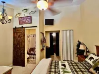Luxury condo with vaulted ceilings and great views plus amenities!