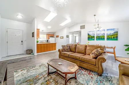 Peaceful retreat near the redwoods, ocean, and golf course! Отели в г. Бейвью