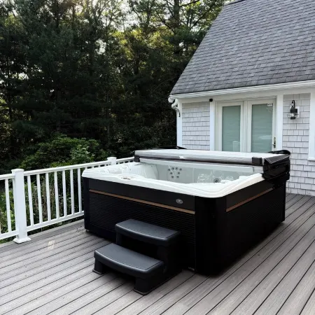 Charming 4Br Osterville Home, Walk to Pond, 2 mi to Beach, Hot Tub & Beach Pass