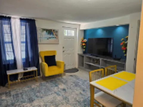 Enjoy a stylish experience at this centrally-located place. Hoteles en Parroquia de Warwick