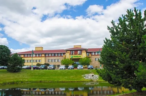 Holiday Inn Pewaukee-Milwaukee West Hotels in Waukesha