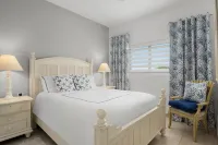 Updated Stunning Ocean Club Plaza luxury family spacious top floor apartment - 3-Star