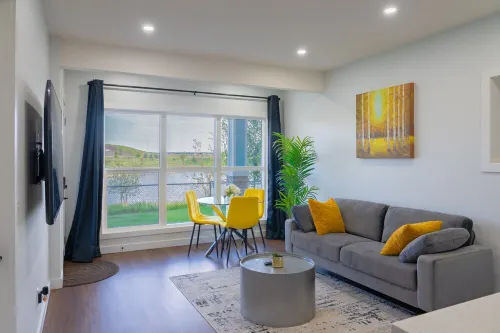Cozy lakeview guest suite