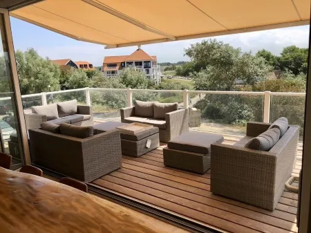 Beautiful family beach house on the dunes with swimming pool Отели в г. Cadzand