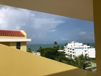 Newly Remodeled Beach Access Penthouse Apartment