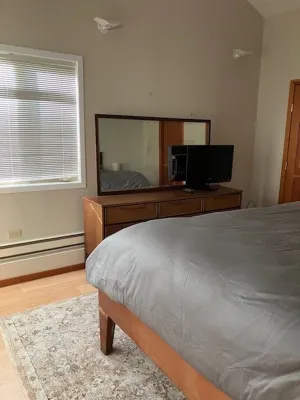 West facing Oceanfront cottage, 1 bedroom ; 4 kms  from Victoria Int. Airport