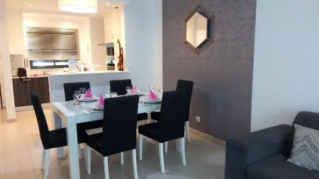 LUXURY 2 BEDROOM APARTMENT IN ALBUR VILLAGE 10 MINUTES WALK FROM THE BEACH Отели в г. Алвор