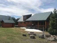 Island Park Cabin - 6 Bed 3 Bath - HOT TUB - Pool Table - 20 Min to Yellowstone