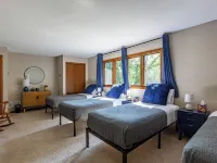 Soak, Relax & Gather - Spacious River Home - Hot Tub, Massage Chair & Kayaks Hotels in Fridley