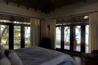 Sunrise Villa - An affordable beachfront gathering place for family and friends Hotel di Cabrera