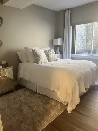 Bears Den close to golf course on Bear Mountain. Отели рядом с достопримечательностью «Парк штата Голдстрим»