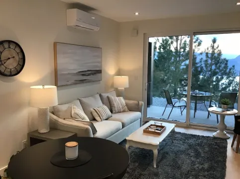 Naramata Sunset Oasis : Couples romantic getaway.