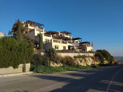 22C Christina Hilltop Apartment panoramic views. โรงแรมใน