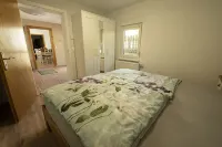 Renoviertes Gemütliches Ferienhaus mit Terrasse und Garten, Direkt am Waldrand