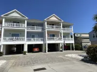 Modern Beach House w/ Ocean View - 2 min walk to the beach!