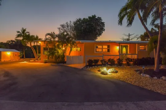 Marathon Family Retreat:  Pool, Hot Tub & Outdoor Movie Theater