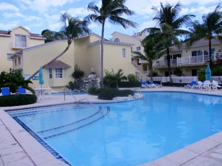 Sunrise Beach Villas #2.. Oceanfront Villa Отели в г. Остров Парадайз