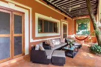 300 year old colonial mansion one block from the town square