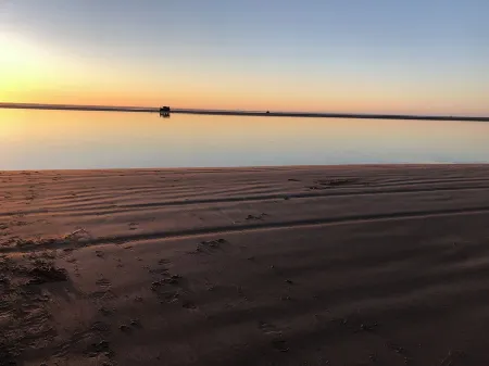 Family holiday home at Waitarere Beach. Отели в г. Уэйтарер