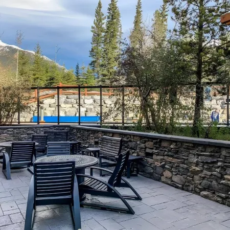 Top-Floor Condo with stunning mountain views!