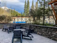 Top-Floor Condo with stunning mountain views!