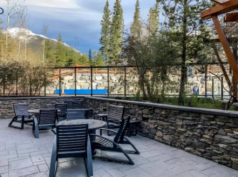 Top-Floor Condo with stunning mountain views!