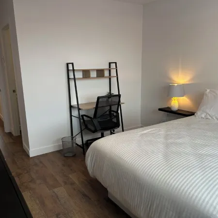Grandiose!, Ground floor, 3 Bedrooms! Vue Chateau!!! Renovated, Air-conditioned, Free parking