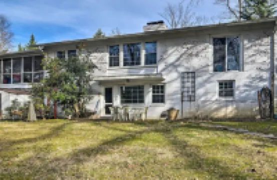 3 Mi to Nih! Spacious Bethesda Apt w/ Yard