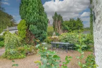 Silverdale Cottage Lake District/LancashireTwo double, one twin โรงแรมใกล้Hyning Monastery