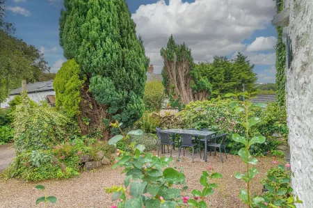 Silverdale Cottage Lake District/LancashireTwo double, one twin Отели в г. Ланкастер Дистрикт