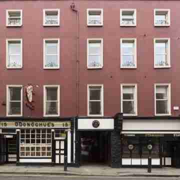 O'Donoghue's Hotel Exterior