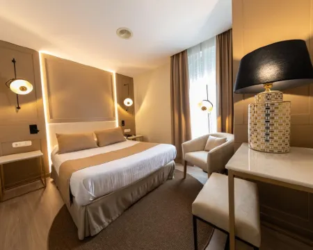 فندق كازابلانكا فنادق في ألمونيكار