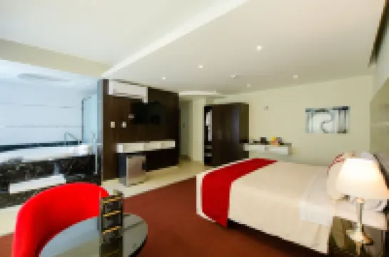 베로나 호텔 & 바뇨스 투르코스