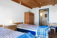 Tryde 1303 B&B på Österlen Hotels in Tomelilla