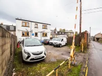 Lost Guest House Aberdeen - parking