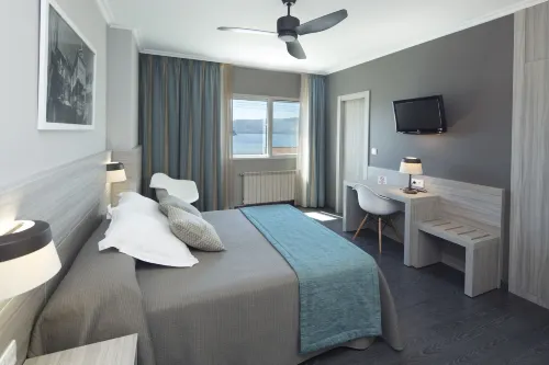 HOTEL COMBARRO - ที่มีที่จอดรถ
