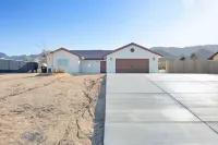 Of Wine & Gods - Hot Tub, BBQ and Fire Pit! 3 Bedroom Home by RedAwning