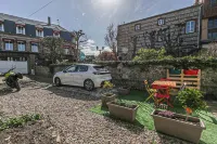 House with garden and free parking Hotels near The Elephant Trunk Hill