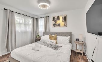 Modern Luxury Amenities Near Woodfield Mall 2 Bedroom Home by RedAwning