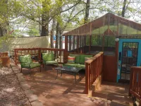 Shady Acre Inn and Suites