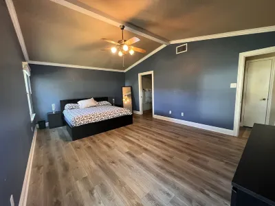 Spacious 4BR house North Austin / Cedar Park Hotels near The Quarry Splash Pad at Williamson County Southwest Regional Park