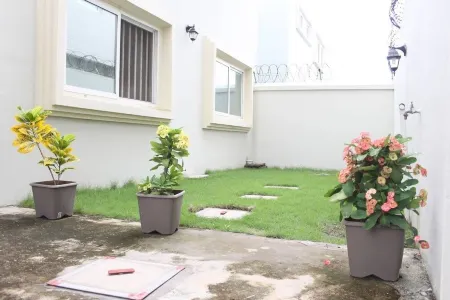 Appartement lumineux et spacieux à Cotonou Отели рядом с достопримечательностью «Лагун де Котону»