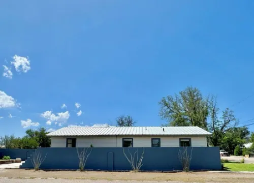 Summer House: 3-bedroom with WiFi, AC in Marfa