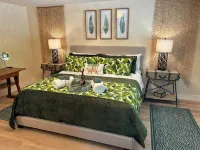 Beautifully Renovated Sleeps up to 8 in East Medford