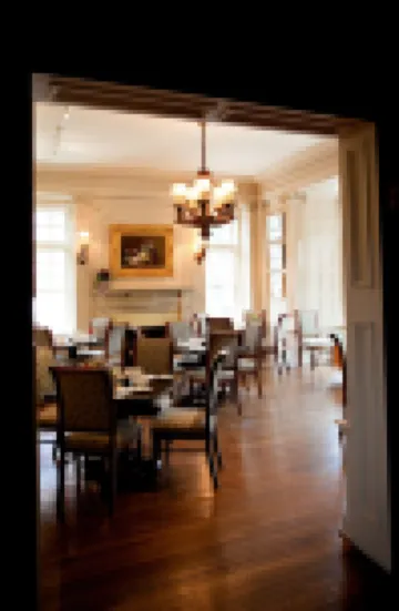 マンションズ オン フィフス ホテル