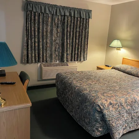 4 Pines Motel