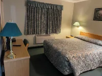 4 Pines Motel - parking